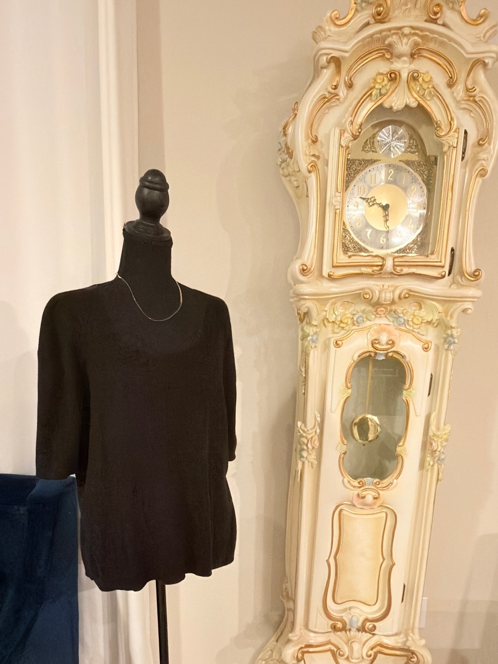Women's Black Scoop Neck Sweater - Everyday Essential